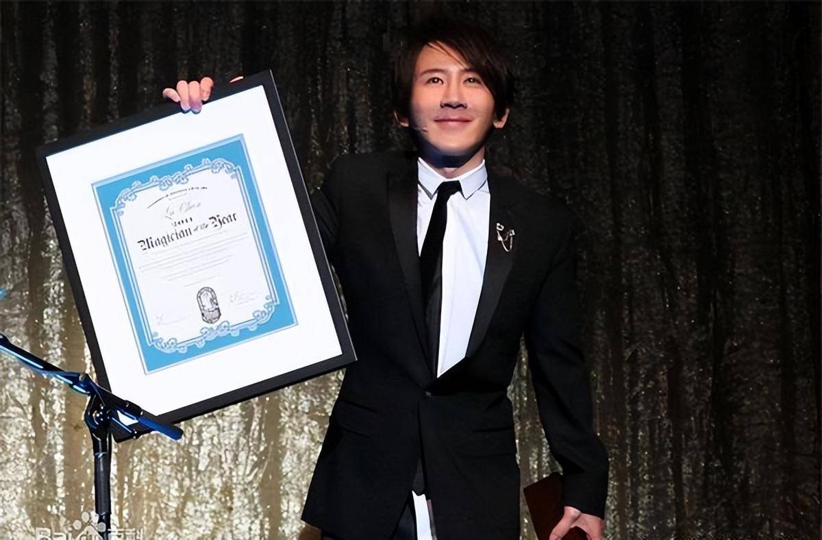 一年“不良嗜好”已戒掉却略显憔悴瓦力棋牌可喜可贺！刘谦抗癌不到(图6)